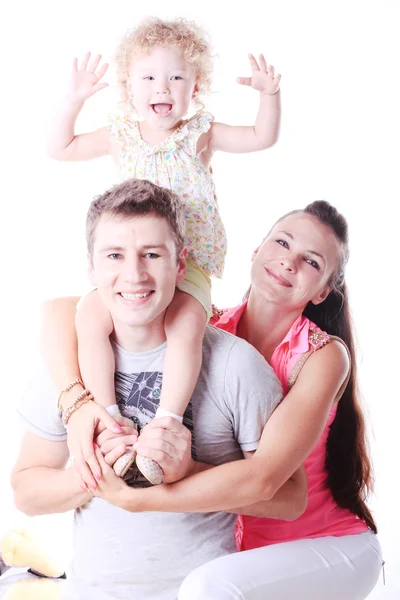 familia joven afortunada y feliz. sobre el fondo blanco.