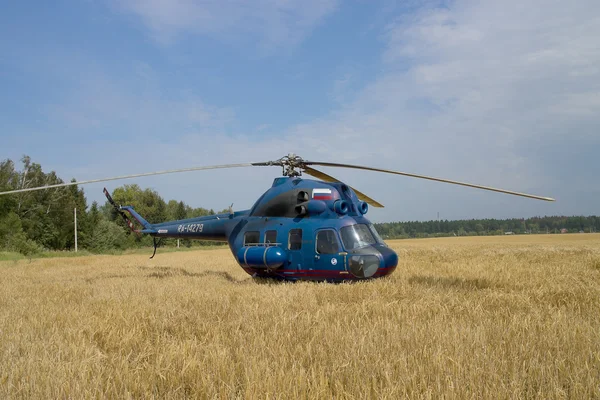 Liikennehelikopteri Mi-2 — kuvapankkivalokuva