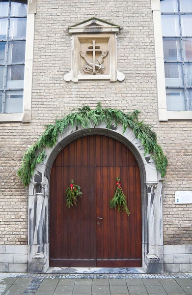 Είσοδο του η εκκλησία των Καπουτσίνων. Οστένδη, Βέλγιο — Φωτογραφία Αρχείου