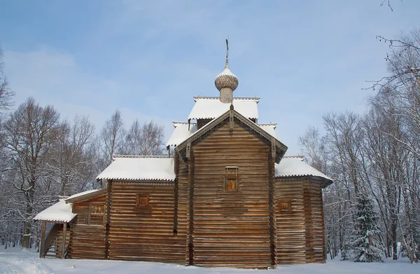 Antiga igreja de São Nicolau (cerca de XVII c.). Novgorod, Rússia — Fotografia de Stock