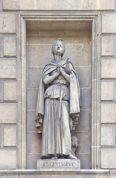 파리에서 마들렌 교회에서 세인트 제네 비 브의 동상 — 스톡 사진