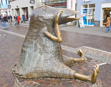 komik kuş heykeli. Offenburg, Almanya