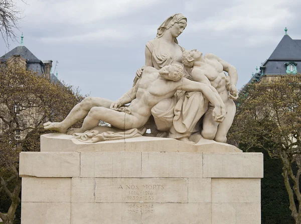 Escultura Para nuestros muertos (1936). Estrasburgo, Francia — Foto de Stock
