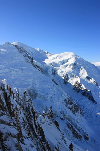 白雪皑皑的勃朗峰高峰 — 图库照片