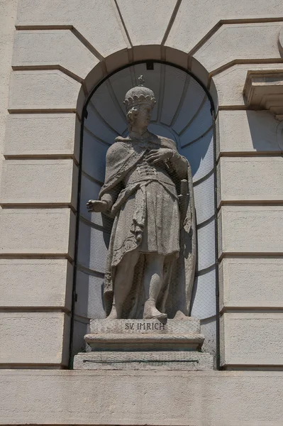 Statue of St Imrich on the church of St. Elizabeth (1745) in Bra — Stock Photo, Image