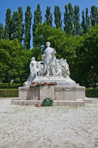 記念碑サンダーマライのブラチスラバ、スロバキアの petofi — ストック写真