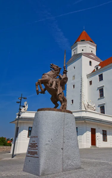 Jezdecká socha Svatopluka v Bratislavě hrad — Stock fotografie