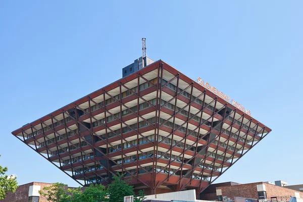 Slowaakse radio gebouw in bratislava — Stockfoto