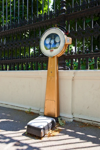 Old scales at the street of Vienna city. Austria — Stock Photo, Image