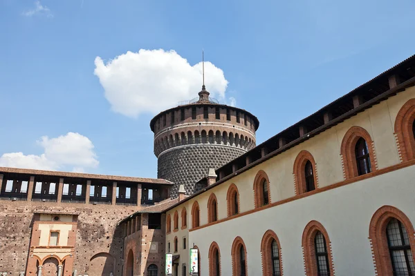 Torre angolare del Castello Sforzesco (XV sec.). Milano, Italia — Foto Stock