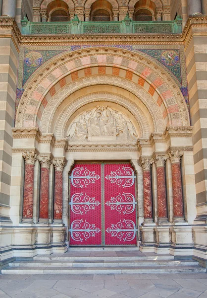 Hoofdportaal van marseille kathedraal (xix c.) — Stockfoto