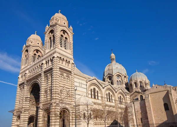 Zijaanzicht van Marseille kathedraal (xix c.) — Stockfoto