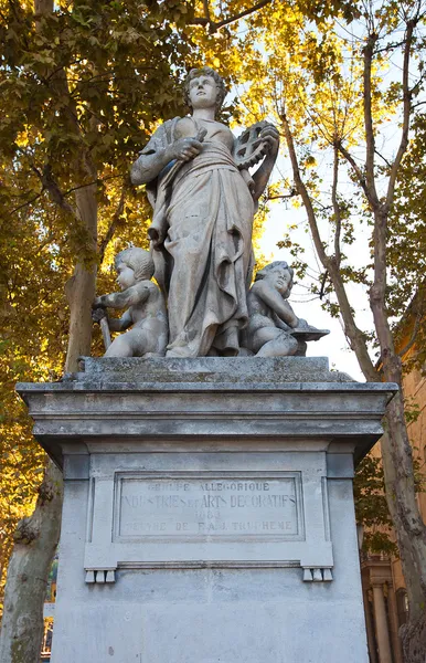 Allegorische Statue der Industrie und Kunst (1883). aix-en-provenc — Stockfoto