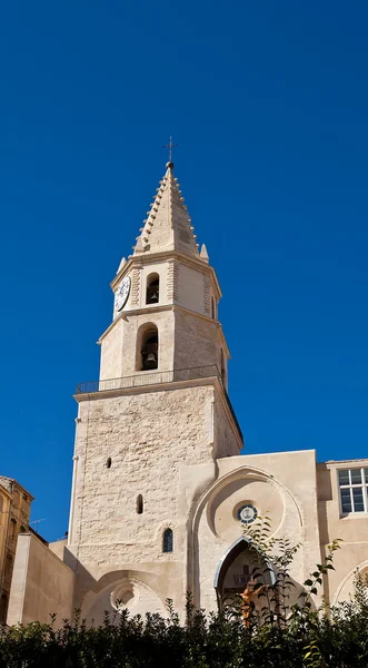 Klocktornet av kyrkan notre-dame-des-accoules i Marseille — Stock fotografie