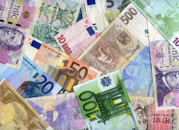 Notas de euro e checas (crona) fundo — Fotografia de Stock