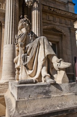 Avignon opera Tiyatrosu önünde Moliere heykeli (XIX c.)