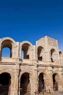 Roma amfi (yaklaşık 90 reklam). Arles, Fransa
