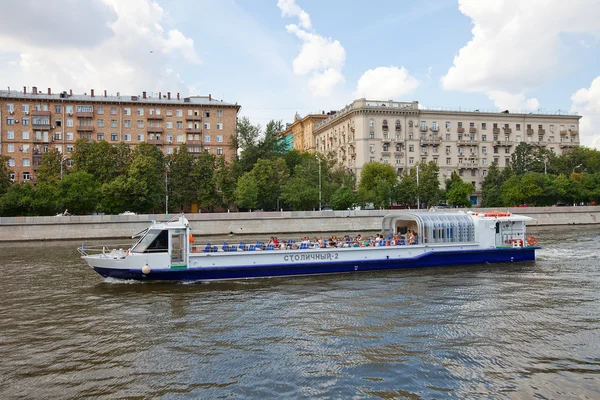 Cruise ship Stolichniy-2 on the Moskva river — Stock Photo, Image