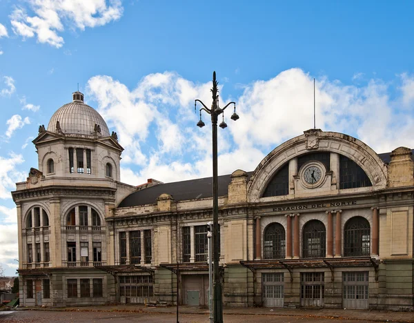 Edificio abandonado de la Estación Ferroviaria del Norte (XIX c.) en Madrid —  Fotos de Stock