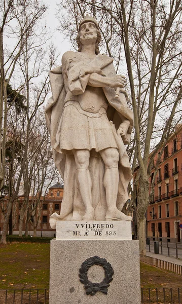 Statue of count Wilfred the Hairy (circa 1753). Madrid, Spain — Stock Photo, Image