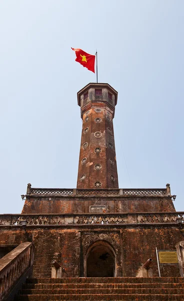 Vlajka věže Hanoj (1812, stránky unesco), vietnam — Stock fotografie
