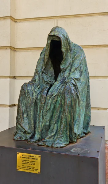 Statue Commendatore près du Théâtre des États à Prague, République tchèque Photo De Stock