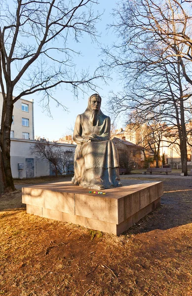 Памятник литовскому писателю Жемайту. Вильнюс, Литва — стоковое фото