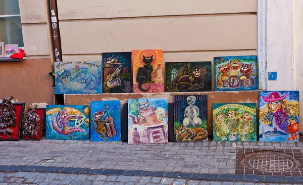 Cat pictures on trade Pilies street in Vilnius, Lithuania — Stock Photo, Image