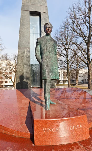 Monument till litauiska poet vincas kudirka. Vilnius, Litauen — Stockfoto