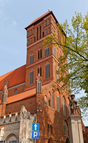 Zvonice sv. Jakuba kostela (1350). Torun, Polsko — Stock fotografie