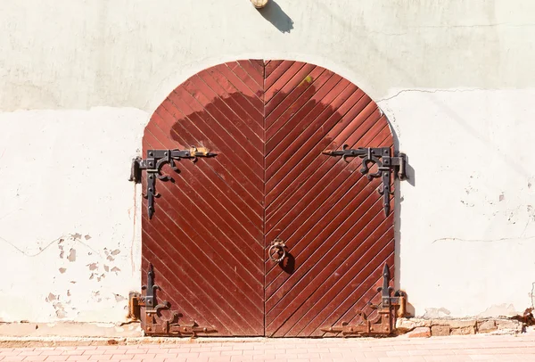 Puerta antigua en Riga, Letonia — Foto de Stock