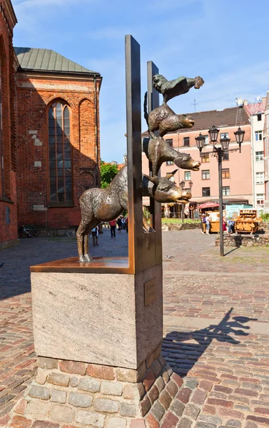 Stadsmusikanterna av bremen skulptur i riga, Lettland — Stockfoto