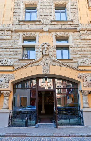 Portail de neiburgs hotel à riga, Lettonie — Stock fotografie