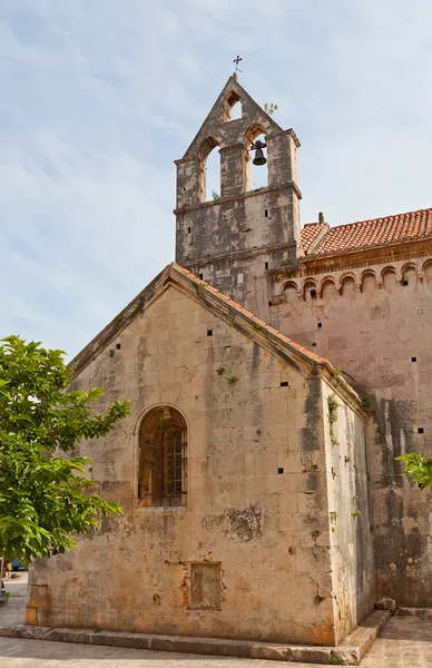 聖ヨハネのバプテスト教会 （xiii c.)。トロギル, クロアチア — ストック写真