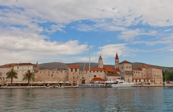 Frente al mar de Trogir, Croacia — Foto de Stock