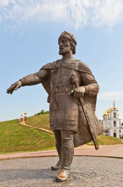 Памятник Юрию Долгорукому в Дмитрове — стоковое фото