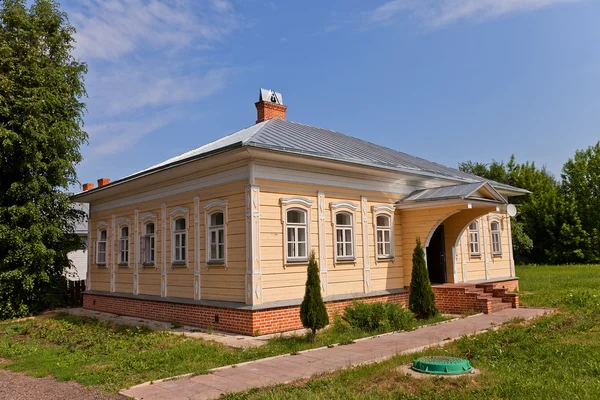 Wooden house (circa XIX c.)  in Dmitrov kremlin, Russia — Stock Photo, Image