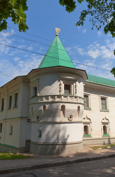 Башня Свято-Борисоглебского монастыря в Дмитрове, Россия — стоковое фото