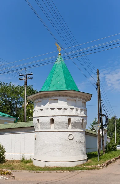 Tower (1689) of St Boris and Gleb monastery in Dmitrov, Russia — Stock Photo, Image