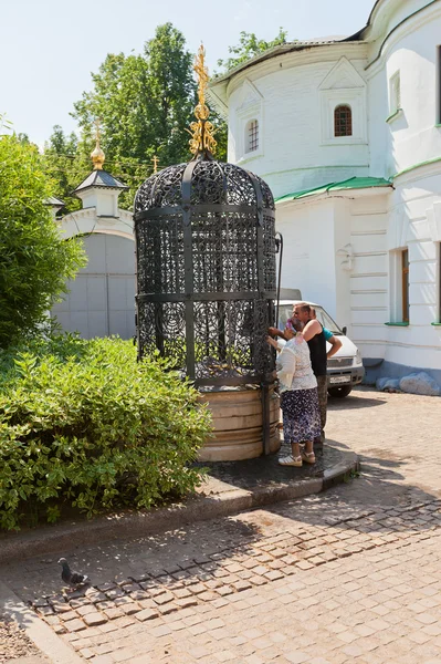 Capela de água benta em Dmitrov, Rússia — Fotografia de Stock