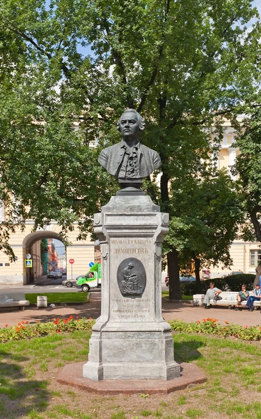 Busto de Mikhail Lomonosov (1892) em São Petersburgo — Fotografia de Stock