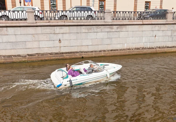 Escursione in barca sui fiumi e canali di San Pietroburgo — Foto Stock