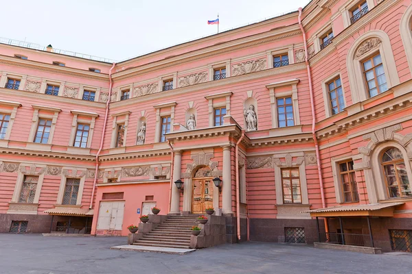 Inner yard of St Michael Castle (1801) in St Petersburg, Russia — Stock Photo, Image