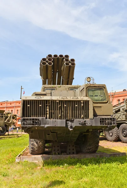 Sistema de lançador de foguetes múltiplos soviéticos 9A52 Smerch — Fotografia de Stock