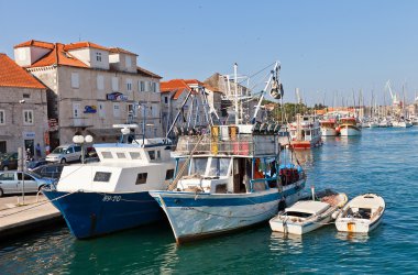 balıkçı tekneleri, waterfront Trogir, Hırvatistan