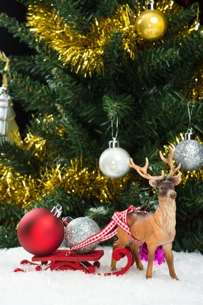 Bolas de Navidad en trineo — Foto de Stock