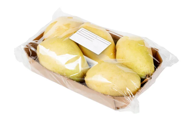 在孤立的白色背景上包装和标注黄色梨子 — 图库照片