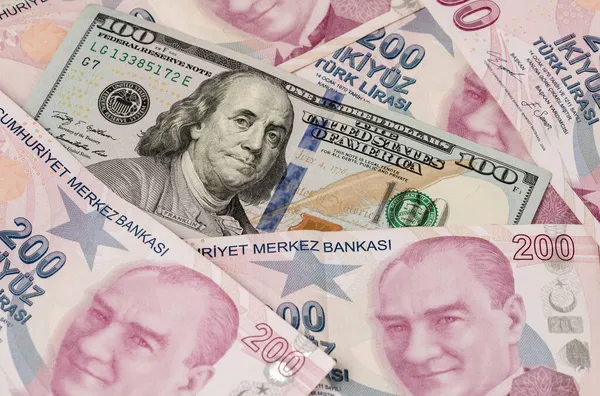 美元和土耳其里拉在屏幕上完全覆盖在一起 1美元等于10个土耳其里拉概念摄影 — 图库照片