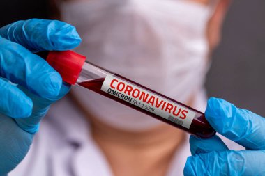 Covid-19 Omicron B1.529 varyasyon ve covid-19 Coronavirus Mutasyonları 'nın genel verilerini içeren bir doktor..