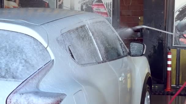 Waschmaschine Wäscht Schmutziges Auto Mit Hochdruckwasser Schmutziges Auto Wird Mit — Stockvideo